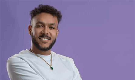 ويجز يكشف أول صورة مع زوجته