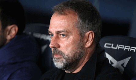 صدمة في برشلونة.. فليك غاضب بعد اقتراب رحيل نجم الفريق