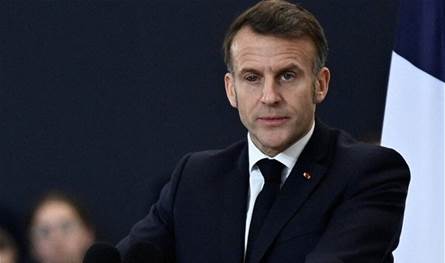 بعد إصابته في عينه.. ماكرون بنظارات شمسية خلال اجتماع في الاليزيه (فيديو)