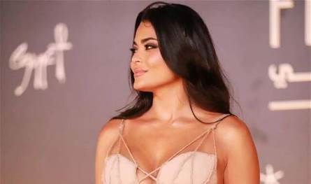 مصنف 18+.. فنانة عربية تتعرّض للهجوم بسبب ايحاءات ومشاهد مُثيرة في فيلمها الأخير 