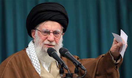 من حرب غزة إلى الداخل الإيراني.. كيف تراكمت الأزمات على خامنئي؟