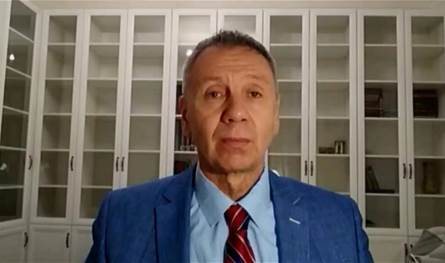 خبير روسي يوضح خلفيات تصريحات ميدفيديف بشأن غرينلاند