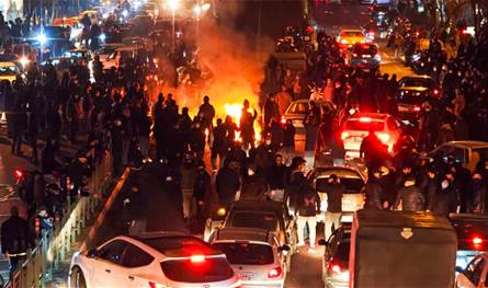 إيران في "عزلة".. انتشار عسكري وأمني شامل في جميع المدن لقمع الاحتجاجات!