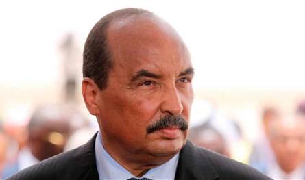 لحظة إنسانية لرئيس سابق في السجن.. حضور جنازة والده وسط قيود قضائية