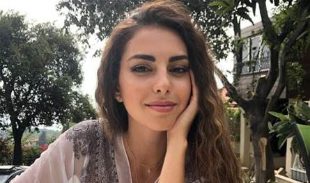 فاليري أبو شقرا تستعد لحفل جوائز "Joy Awards" بإطلالة أنيقة