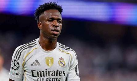 لحظات إنسانية قاسية.. فينيسيوس يبكي متأثرًا بموقف الجماهير