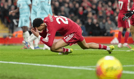 تعادل جديد في أنفيلد.. ليفربول يواصل نزيف النقاط أمام بيرنلي