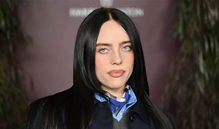 بيلي إيليش تروّج وتنتج: دعم علني لألبوم "نات وولف" الجديد