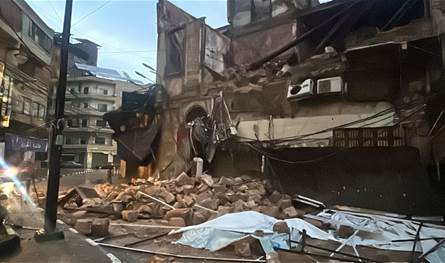 "انهيار" جزء من مبنى في طرابلس.. صور توثق المشهد