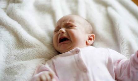 أم تسقي رضيعها أدوية خطرة… والسجن 10 سنوات بانتظارها