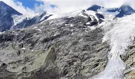 إنهيار ثلجيّ... سقوط قتلى في جبال الألب