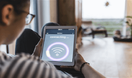 عودة الإنترنت الدوليّ... ماذا تقرّر في إيران عن "الواتساب"؟