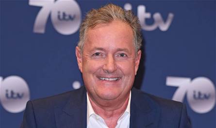 بسبب "درجة" صغيرة..  بيرس مورغان يُمنع عن الحركة لـ 3 أشهر