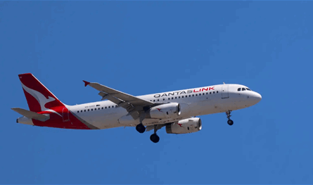 في يوم واحد.. طائرة تعود أدراجها مرتين 