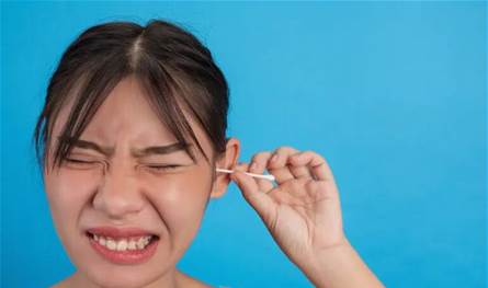 أبعد من الهبات الساخنة.. عارض "منسي" يواجه النساء في سن الأربعين