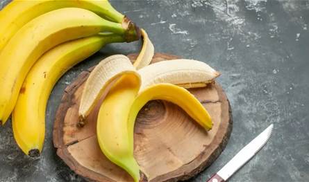 كيف يؤثر توقيت تناول الموز على الأداء الرياضي؟