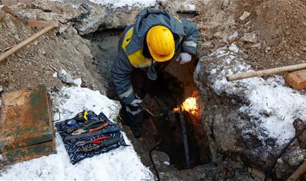 هجوم روسي يضرب كييف ويهدد السلامة النووية للمنشآت