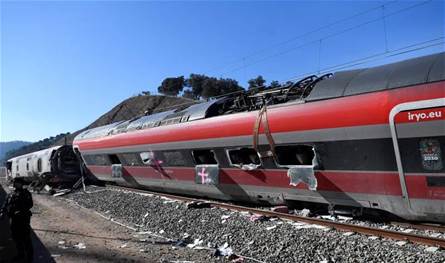 عمليات البحث مستمرة بعد كارثة اصطدام قطارين في اسبانيا