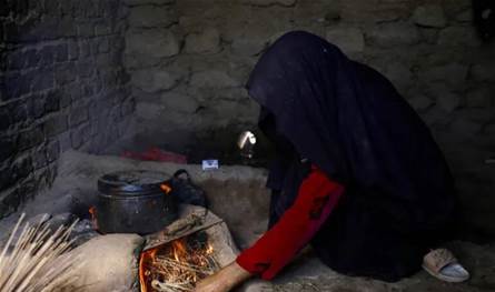 أفغانستان في "قبضة الجوع".. ملايين الأشخاص يواجهون الموت في المخيمات 