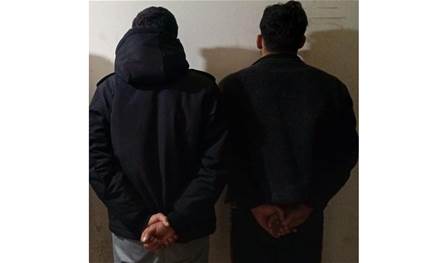 استغلا غياب ساكنيها.. شعبة المعلومات توقف سارقين لمنازل في بلدات حدودية