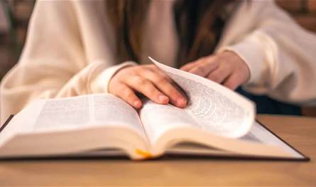 "فخ التصفح اللانهائي".. كيف تسرق وسائل التواصل قدرتك على التفكير التحليلي؟