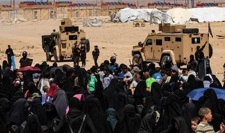 الجيش الأميركي يباشر عملية نقل معتقلي داعش من شمال شرقي سوريا إلى العراق