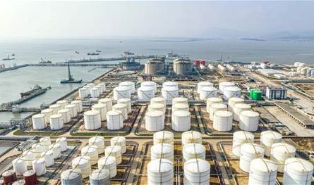 بعد تراجع ترامب عن تهديداته بفرض رسوم جمركية جديدة.. ارتفاع في أسعار النفط