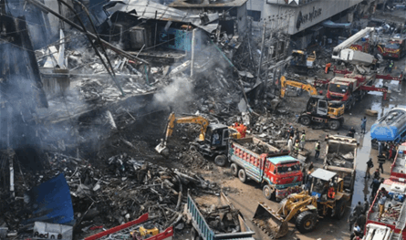 باكستان.. حريق هائل في مركز جول بلازا التجاري يودي بحياة 50 شخصاً