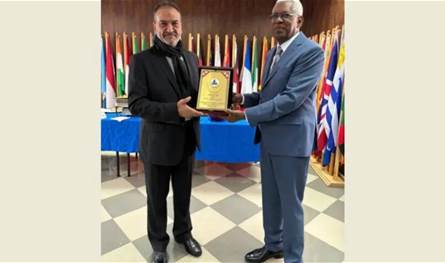 قائد اليونيفيل يشيد بالباقر آدم: جسر للسلام في أصعب الظروف