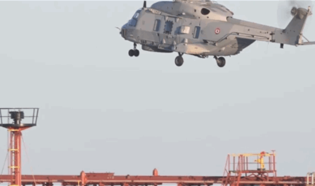 ماكرون يعلن احتجاز ناقلة نفط روسية في المتوسط