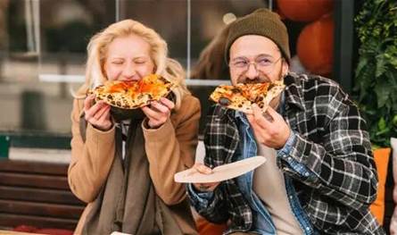 لماذا نشعر بالجوع أكثر في الشتاء؟ إليك الأسباب العلمية