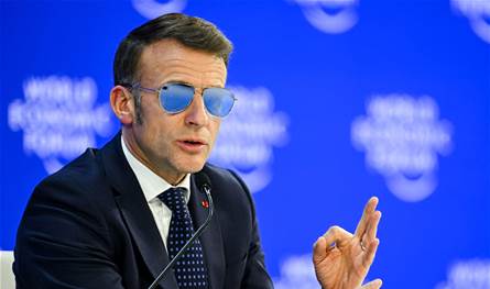 كيف تحوّلت نظارات ماكرون في دافوس إلى مكسب بملايين الدولارات؟