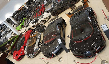 من معرض راقٍ.. اختفاء 26 سيارة فاخرة