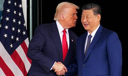 ترامب يشد الرحال إلى الصين... هل انتهت الحرب التجارية بين واشنطن وبكين؟