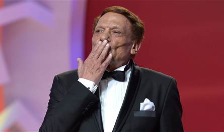 أنباء عن نقل عادل إمام إلى المستشفى نتيجة تعرّضه لأزمة صحية مُفاجئة!؟