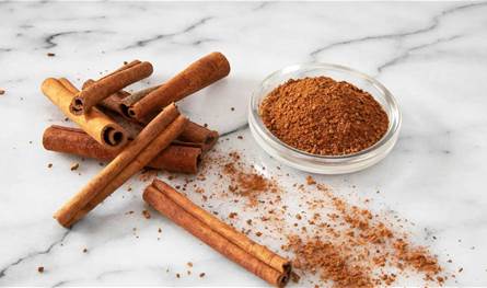 حقيقة أم شائعة؟ العلم يحسم الجدل حول فوائد القرفة لمرضى الضغط