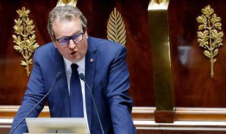 اليمين الفرنسي يصف الإخوان بالإرهابيين وسط معارضة اليسار