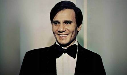 عائلة عبد الحليم حافظ تتحرك قانونيًا ضد شخص ينتحل لقب "العندليب الأبيض".. ما القصة؟