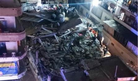 انهيار مبنى سكني في طرابلس.. عائلة تحت الانقاض وفرق الاسعاف تعمل 