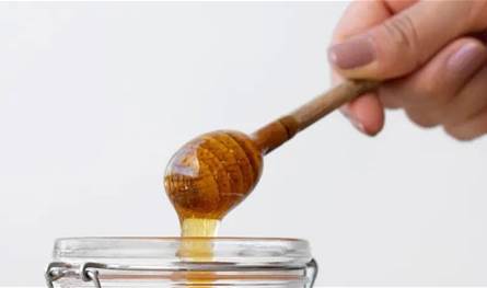 فوائد مذهلة لتناول ملعقة عسل صباحيًا.. تعرفوا عليها