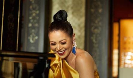 بعد اكتشافها زواجه من أخرى.. فنانة شهيرة تطل مع زوجها مُجددا وتُثير الجدل (صورة)