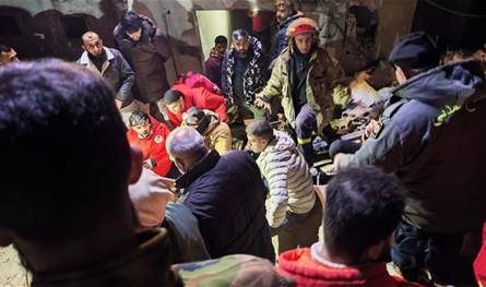 مصير الأب مجهول... هذه آخر المعلومات عن المبنى المنهار في طرابلس