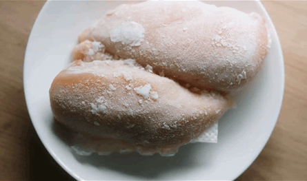 طريقة مبتكرة لإذابة اللحوم خلال 15 دقيقة.. هل هي آمنة؟