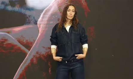 آلانا حديد تفتح النار على زوجة بروكلين بيكهام: "تلهث خلف الشهرة"