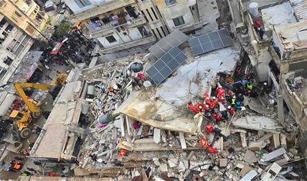 شاهدوا اللحظة الأولى لانهيار "مبنى طرابلس".. والشابة إليسار تفارق الحياة!