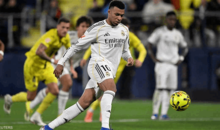 مبابي يقود ريال مدريد للصدارة بثنائية في شباك فياريال