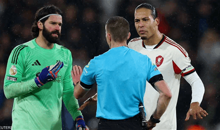 "الخسارة قاتلة".. فان دايك يعلّق على سقوط ليفربول الجديد