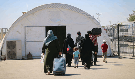 بعد مغادرة السوريين.. مخيمات "متروكة" تفتح ملفاً خطرًا