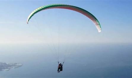 حادث جديد في الطيران الشراعي.. 3 سقطوا ومصير أحدهم مجهول