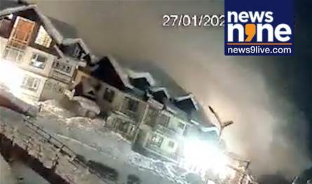 ابتلع المركبات وحطم الأحياء.. فيديو مُخيف لانهيار جليدي في هذه الدولة 